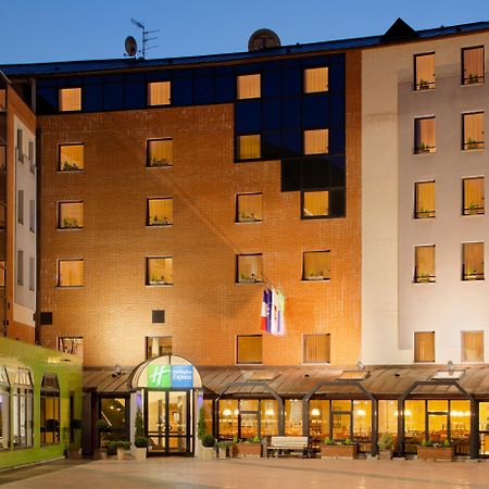 Holiday Inn Express Arras By Ihg Dış mekan fotoğraf